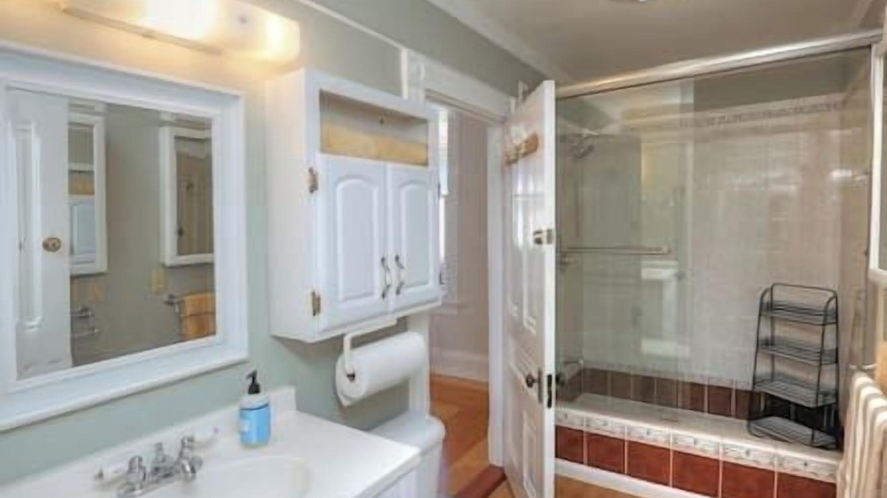 Photo of Bathroom in Oak Park