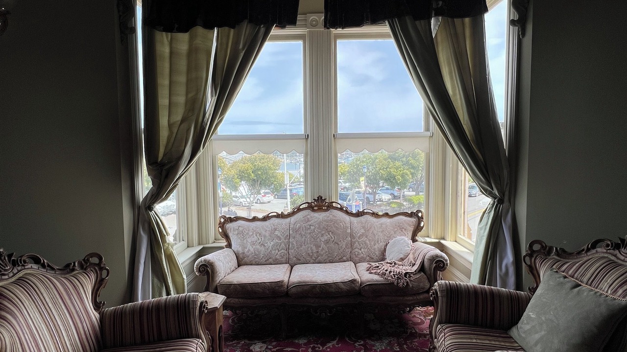 Photo of Livingroom in Eureka