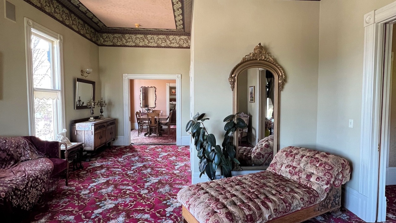 Photo of Livingroom in Eureka