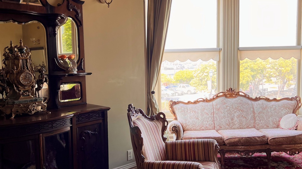 Photo of Livingroom in Eureka