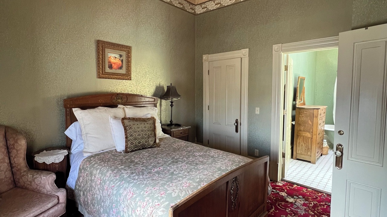 Photo of Bedroom in Eureka