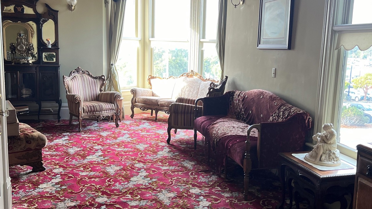 Photo of Livingroom in Eureka