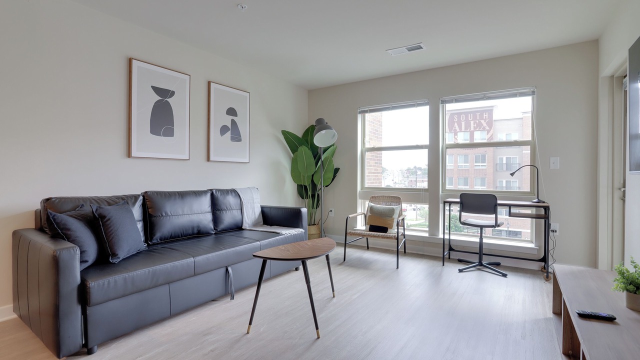 Photo of Livingroom in Jefferson Manor