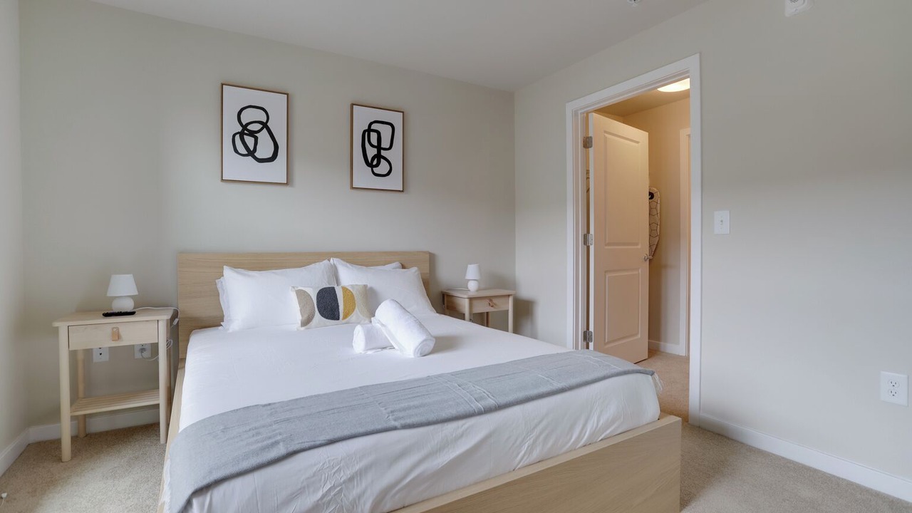 Photo of Bedroom in Jefferson Manor