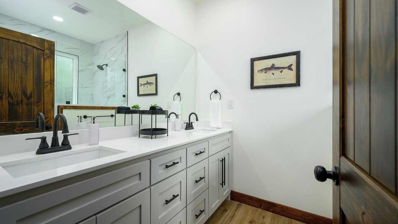 Photo of Bathroom in Pottsboro