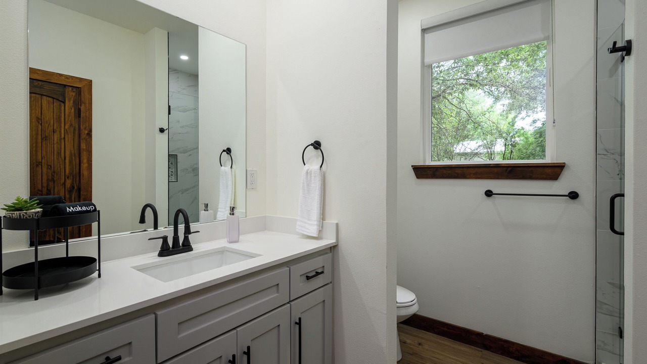 Photo of Bathroom in Pottsboro