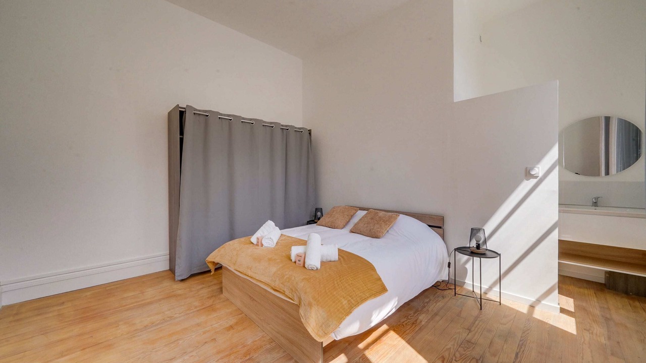 Photo of Bedroom in Libourne