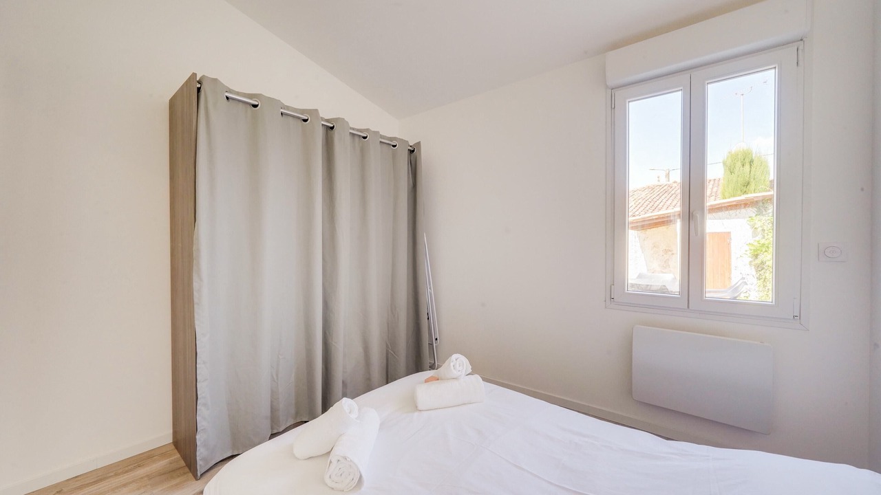 Photo of Bedroom in Libourne