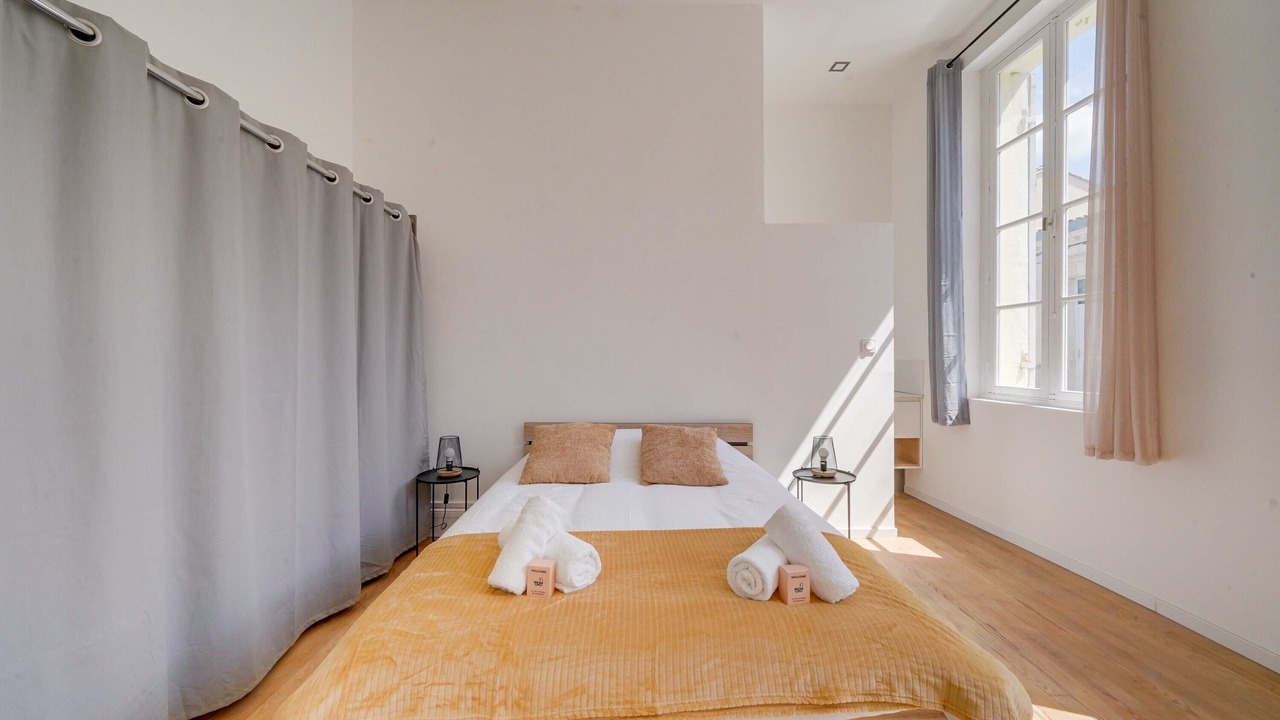 Photo of Bedroom in Libourne
