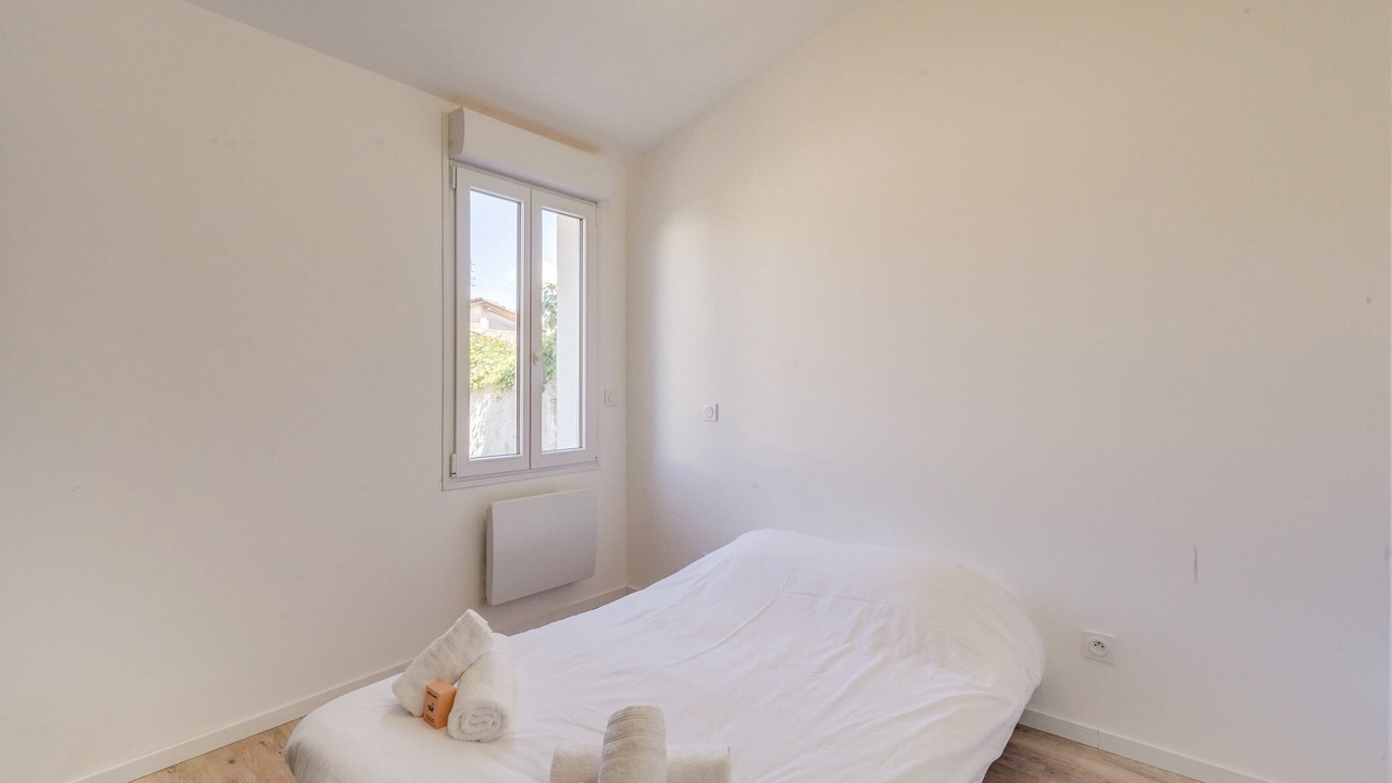 Photo of Bedroom in Libourne