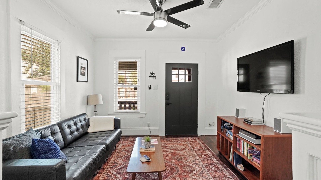 Photo of Livingroom in Northside