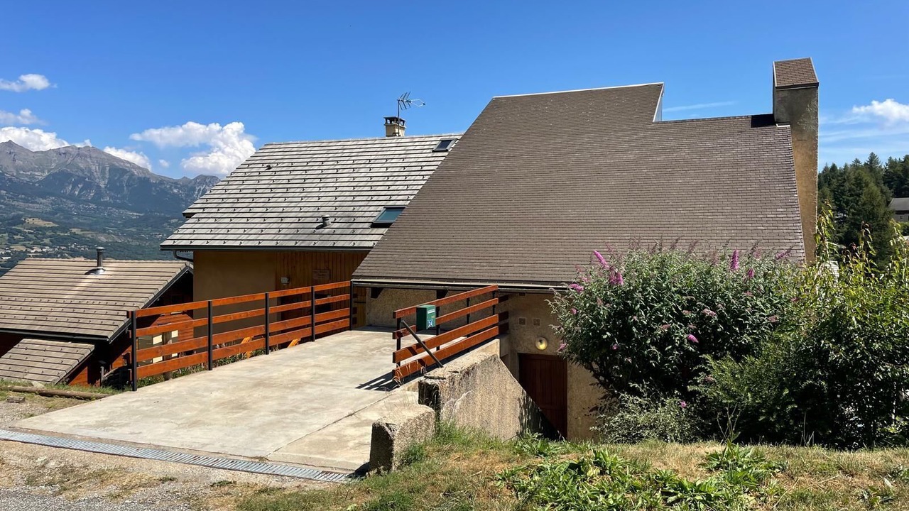 Photo of Outdoor in Laye