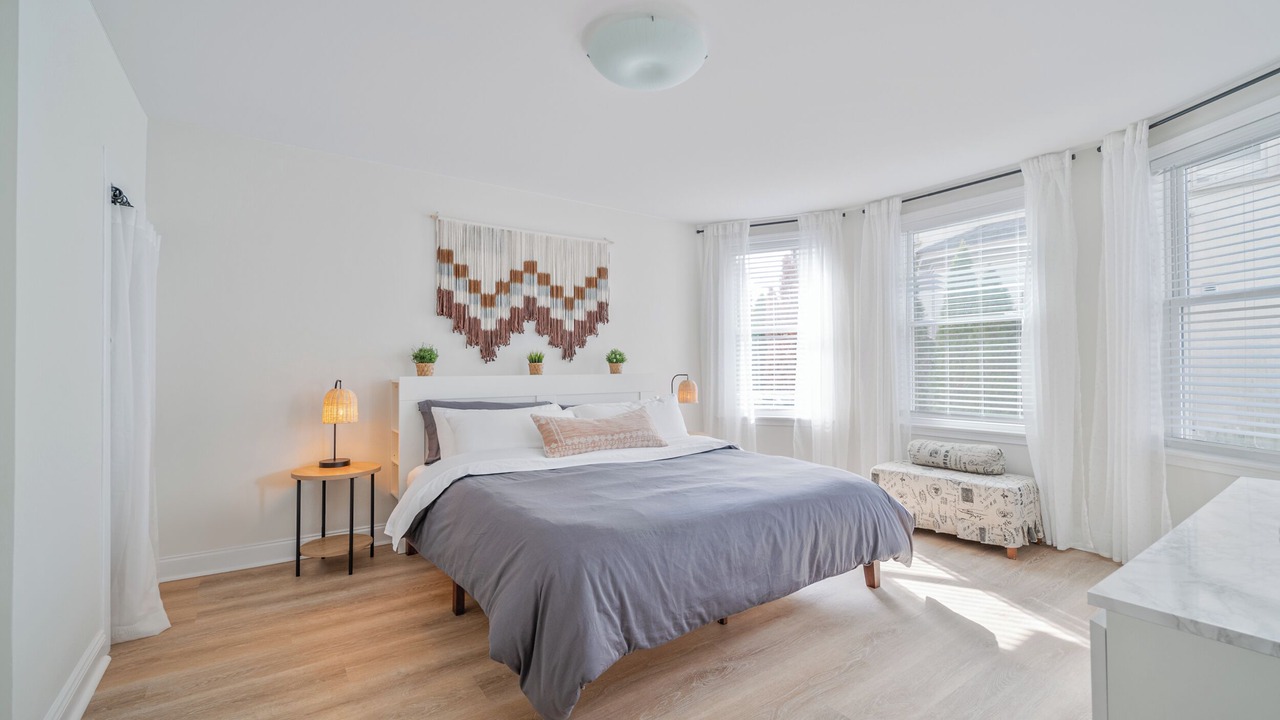 Photo of Bedroom in Fort Lee