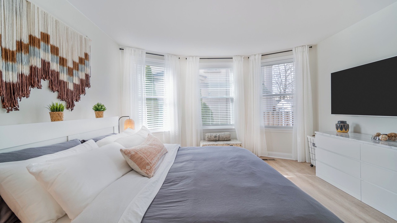 Photo of Bedroom in Fort Lee