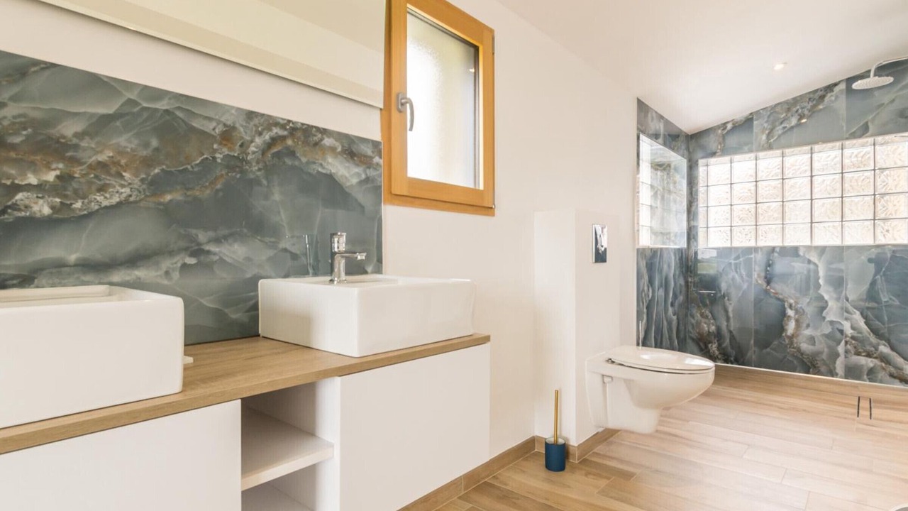 Photo of Bathroom in Vains