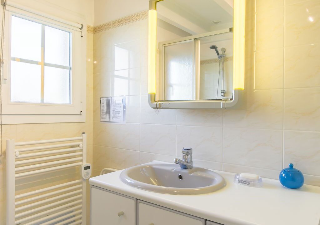 Photo of Bathroom in Plounevez-Lochrist