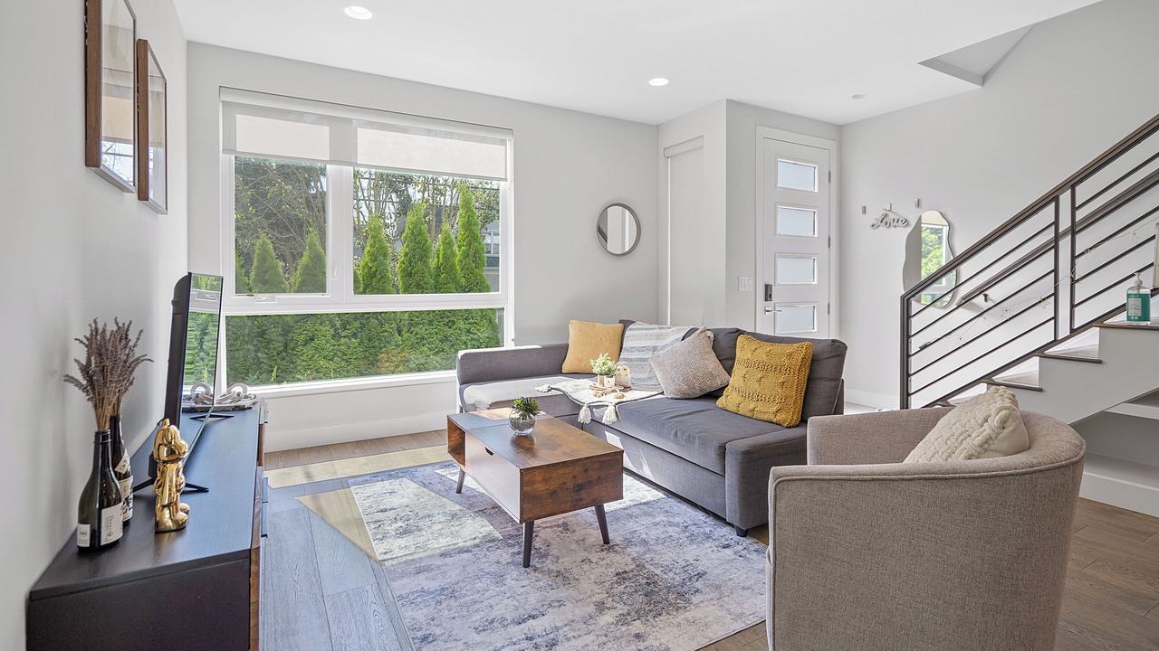 Photo of Livingroom in Eastlake