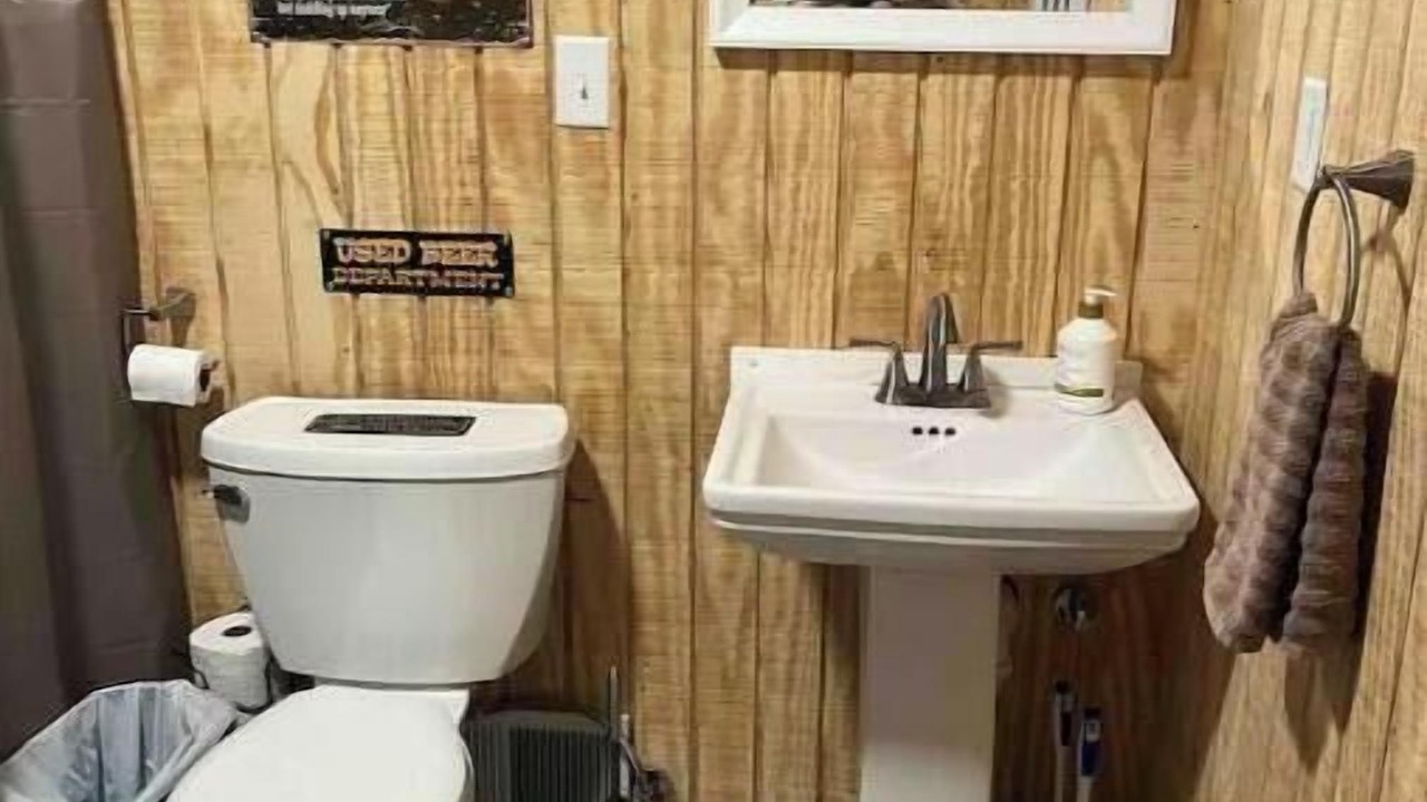 Photo of Bathroom in Tuscumbia