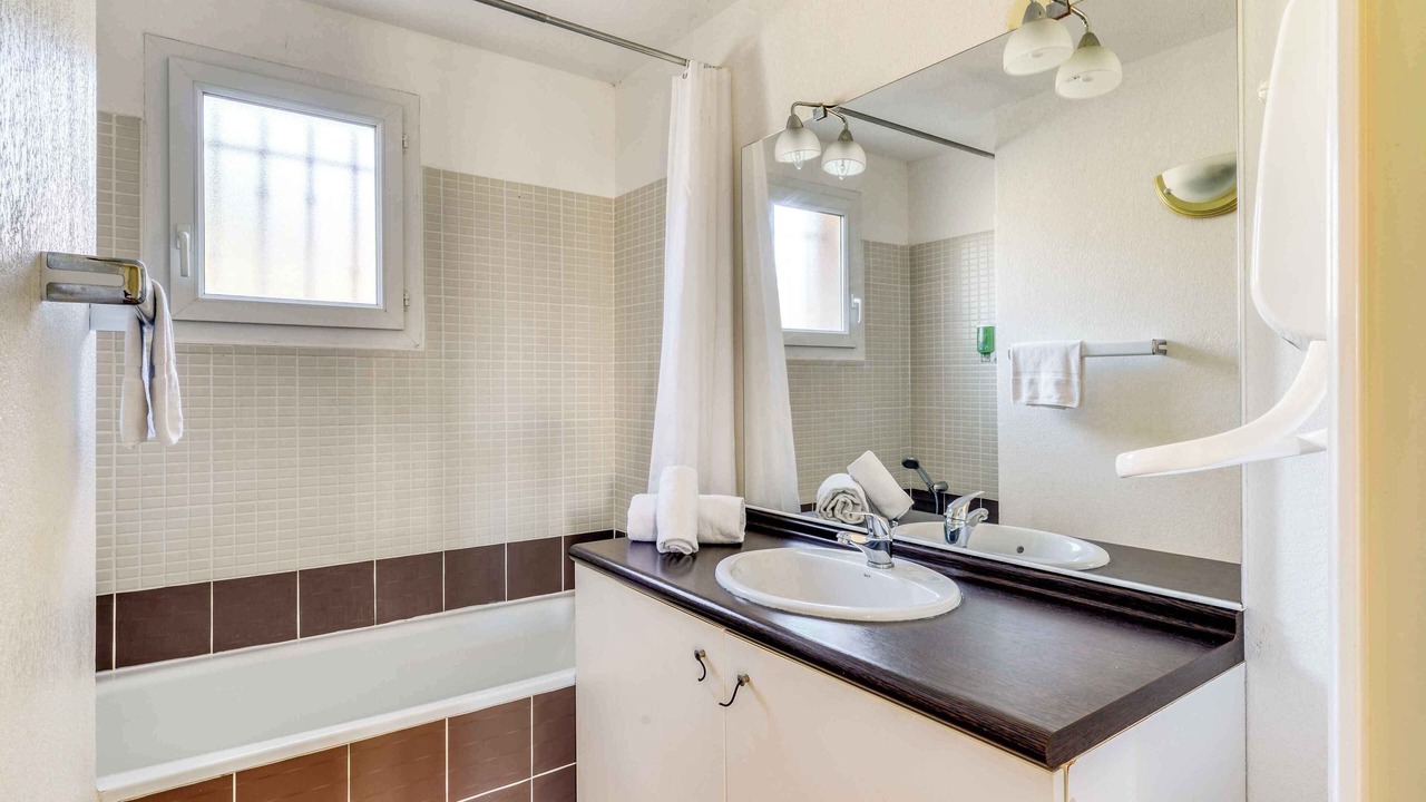 Photo of Bathroom in Homps