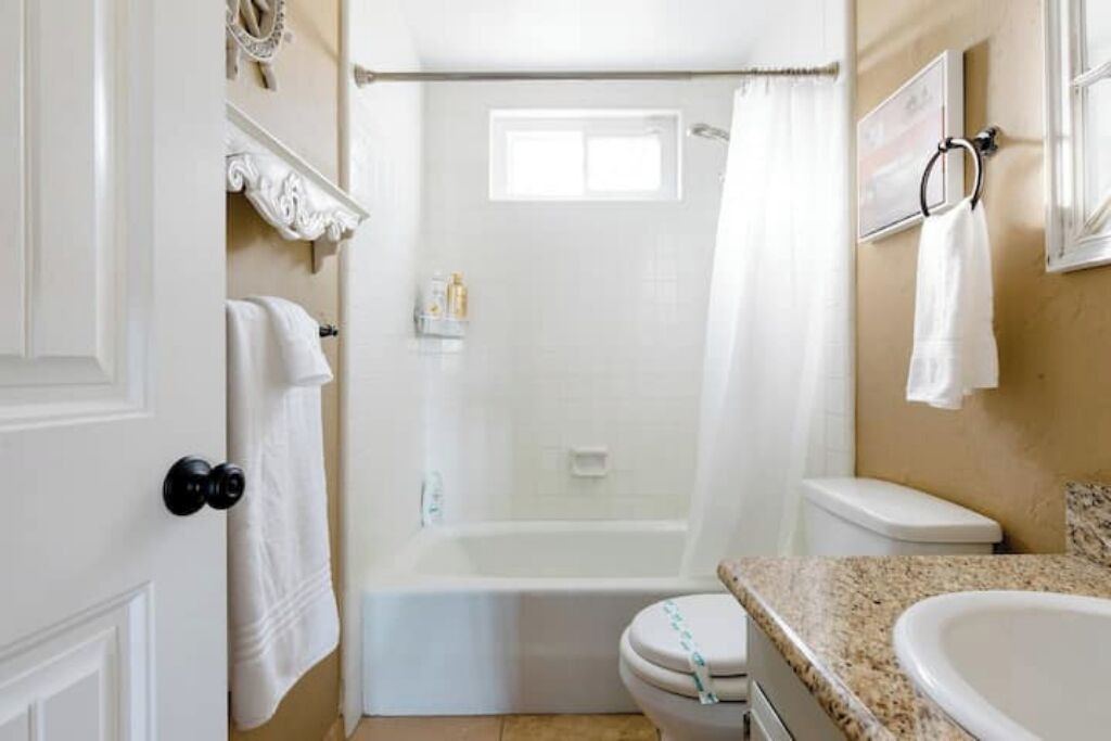 Photo of Bathroom in Oak Park