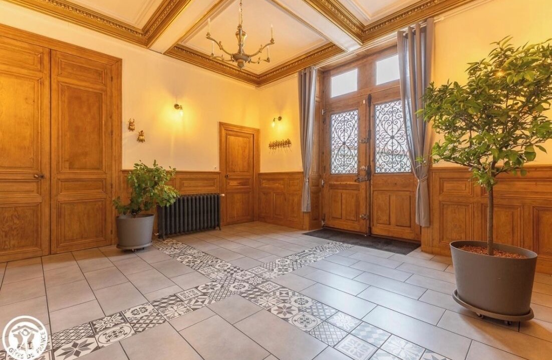 Photo of Others in Joze