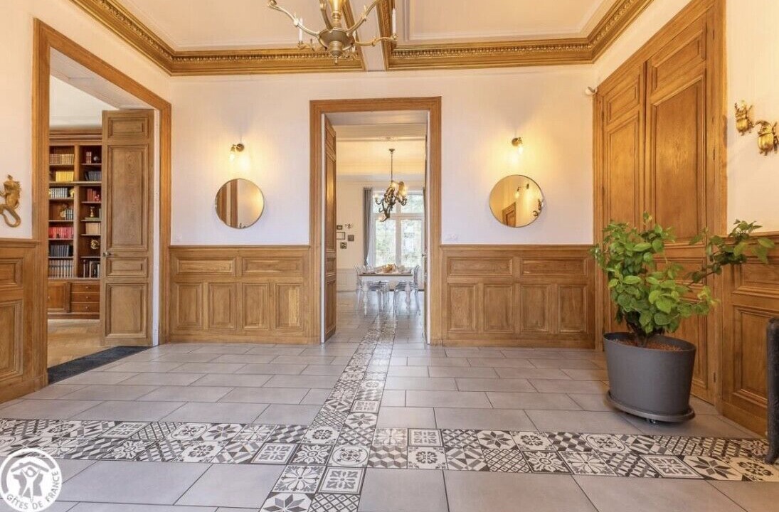 Photo of Others in Joze