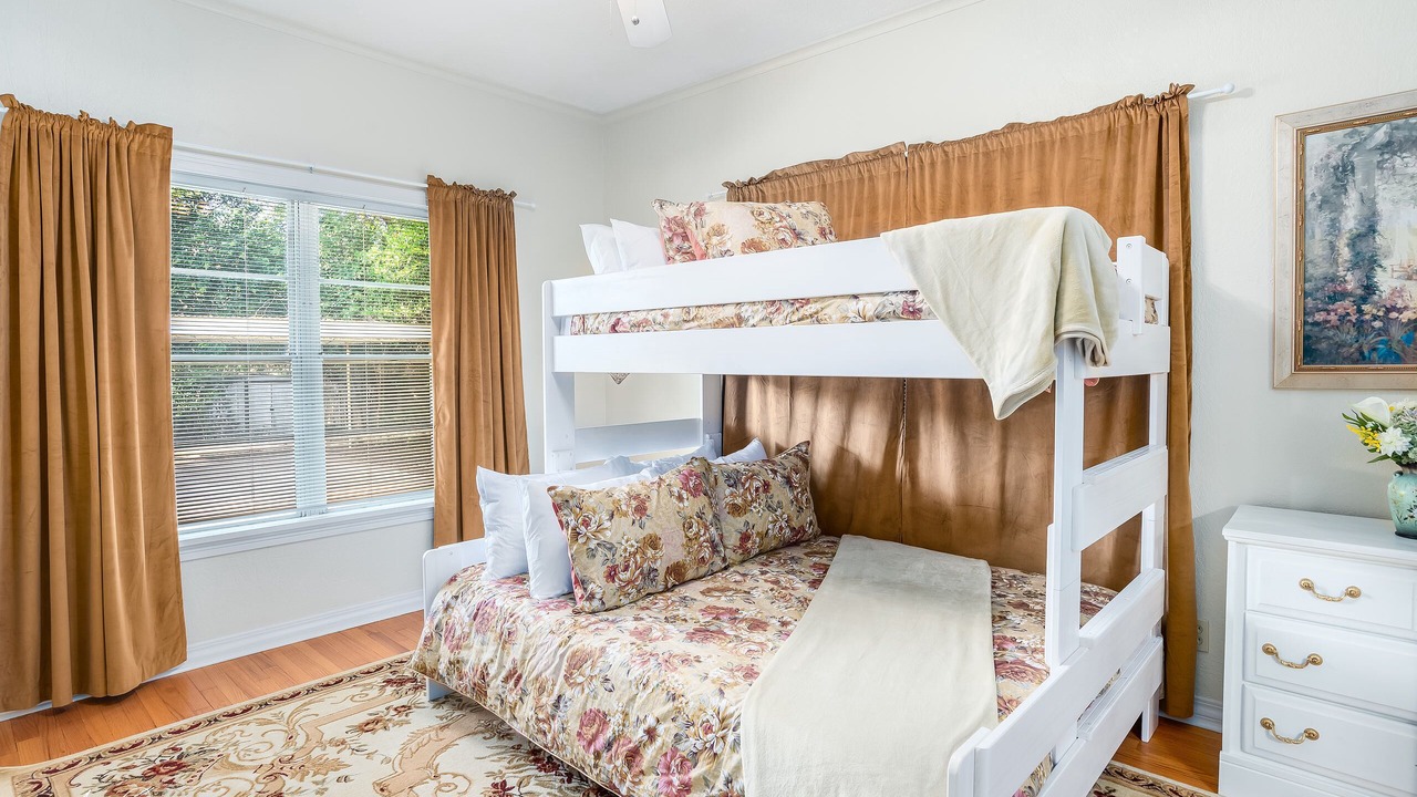 Photo of Bedroom in Fairfield Historic District