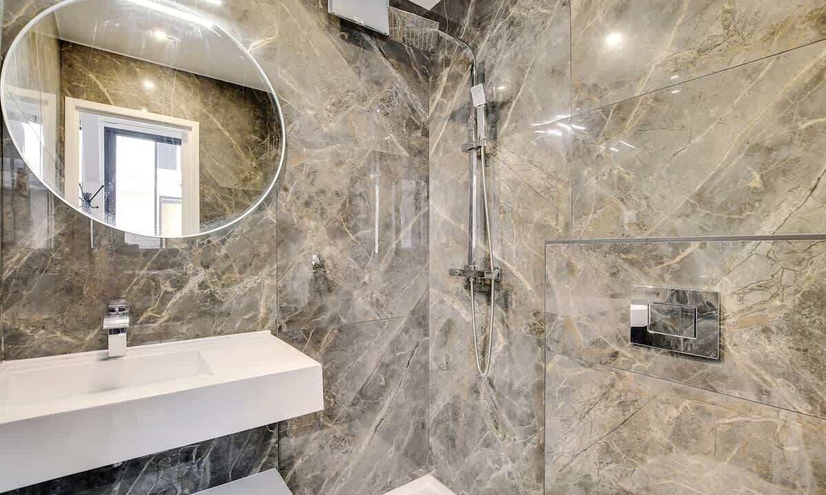 Photo of Bathroom in Quartier des Grandes-Carrieres