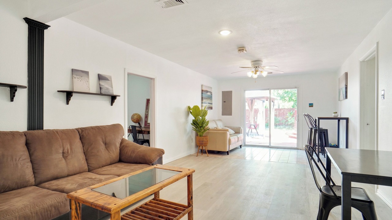 Photo of Livingroom in Westworth Village