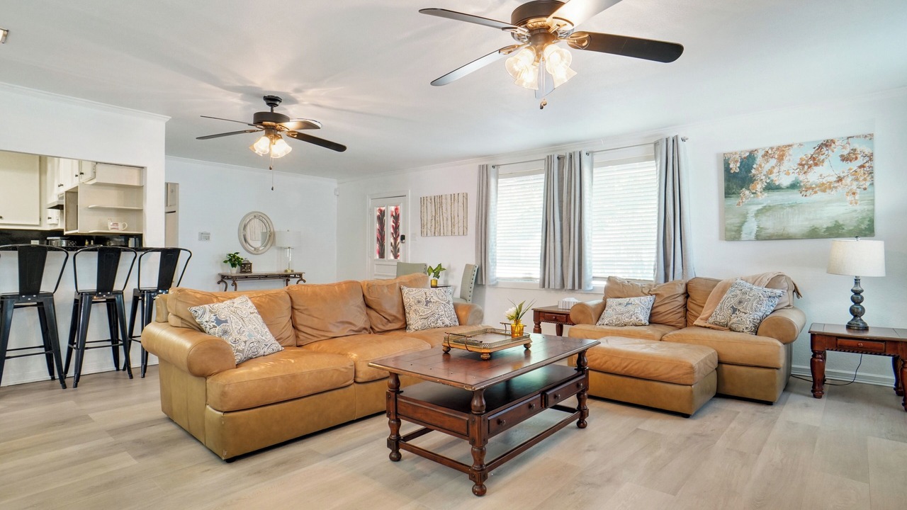 Photo of Livingroom in Westworth Village