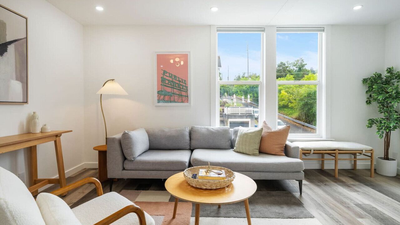 Photo of Livingroom in North Queen Anne