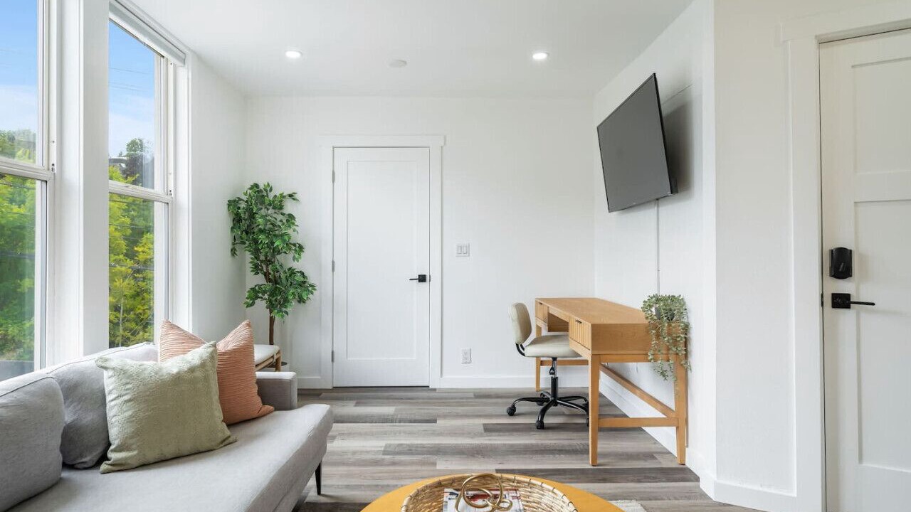 Photo of Livingroom in North Queen Anne