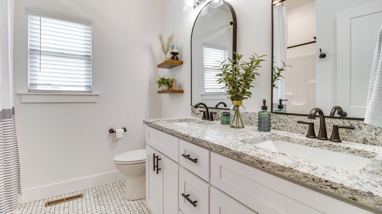 Photo of Bathroom in Flippin