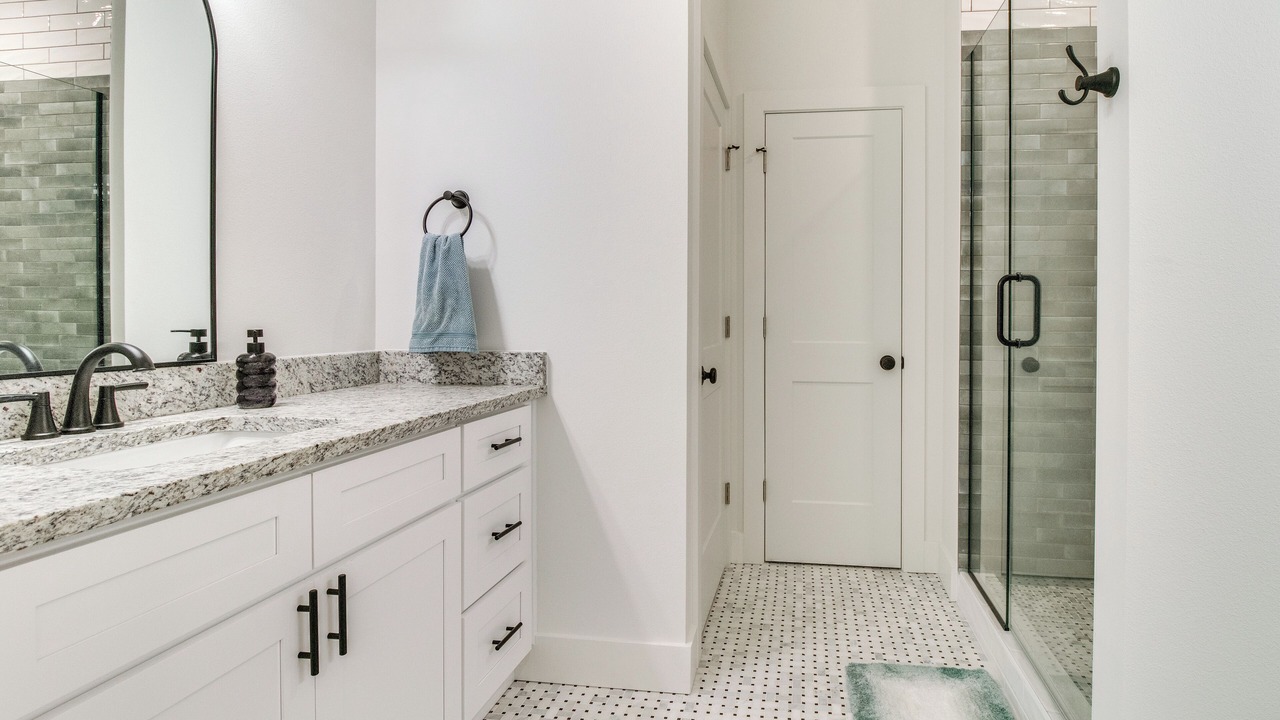 Photo of Bathroom in Flippin