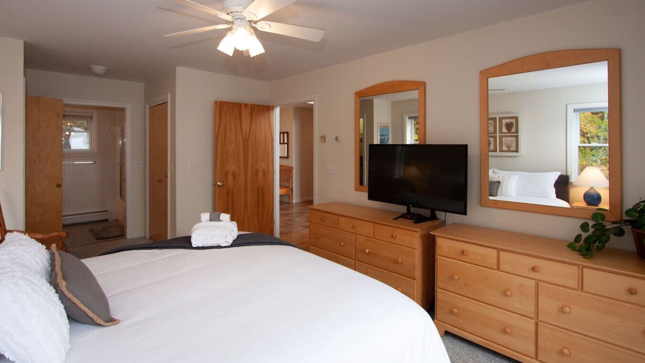 Photo of Bedroom in Newport Center