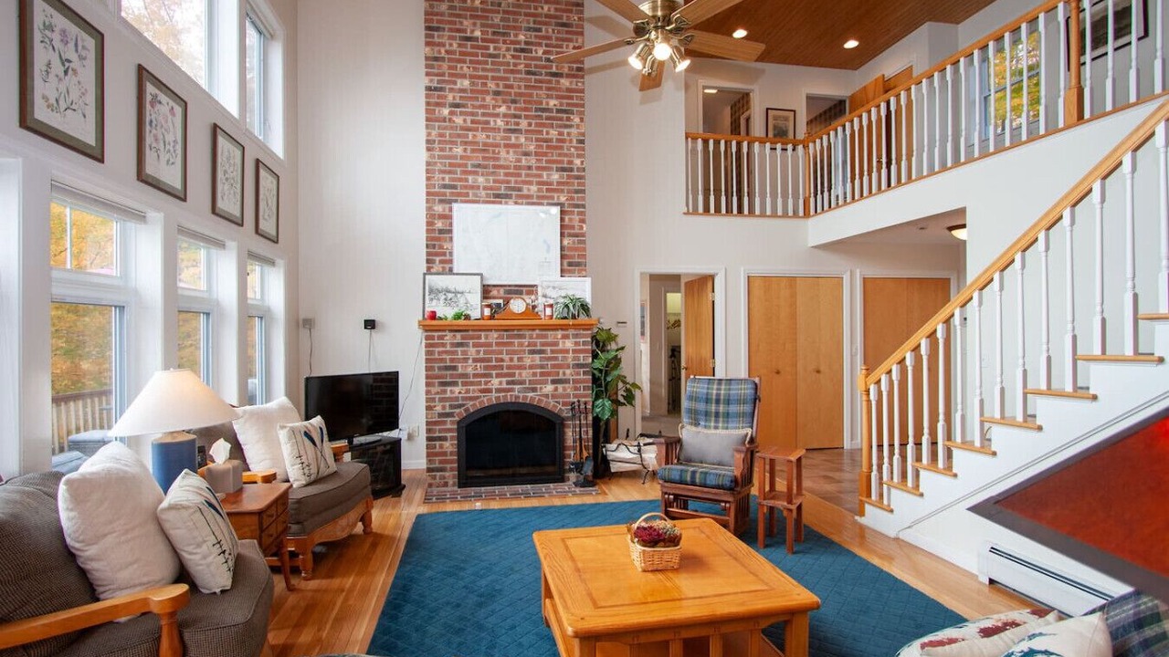 Photo of Livingroom in Newport Center