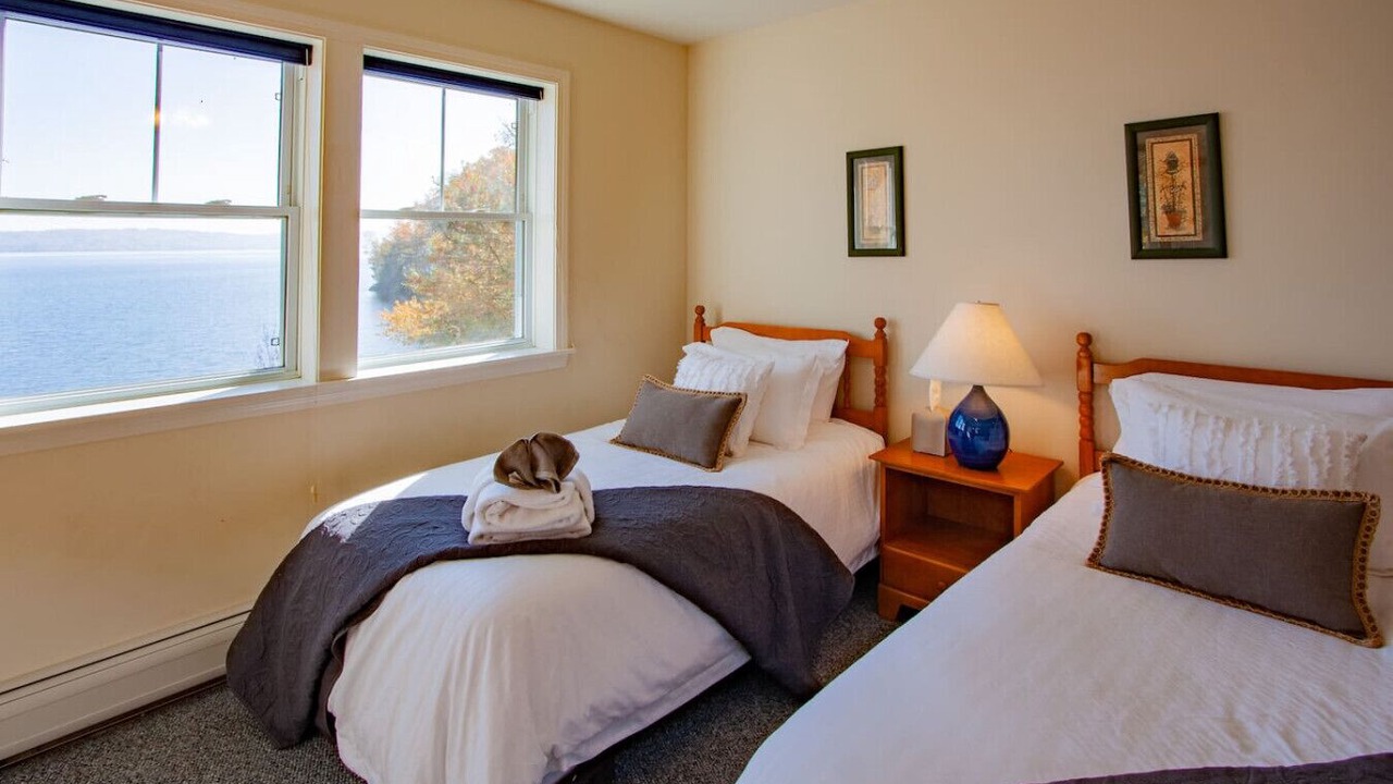 Photo of Bedroom in Newport Center