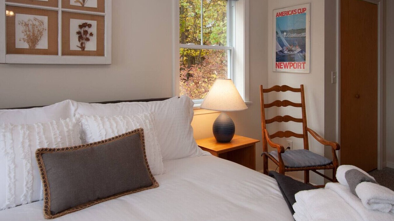 Photo of Bedroom in Newport Center