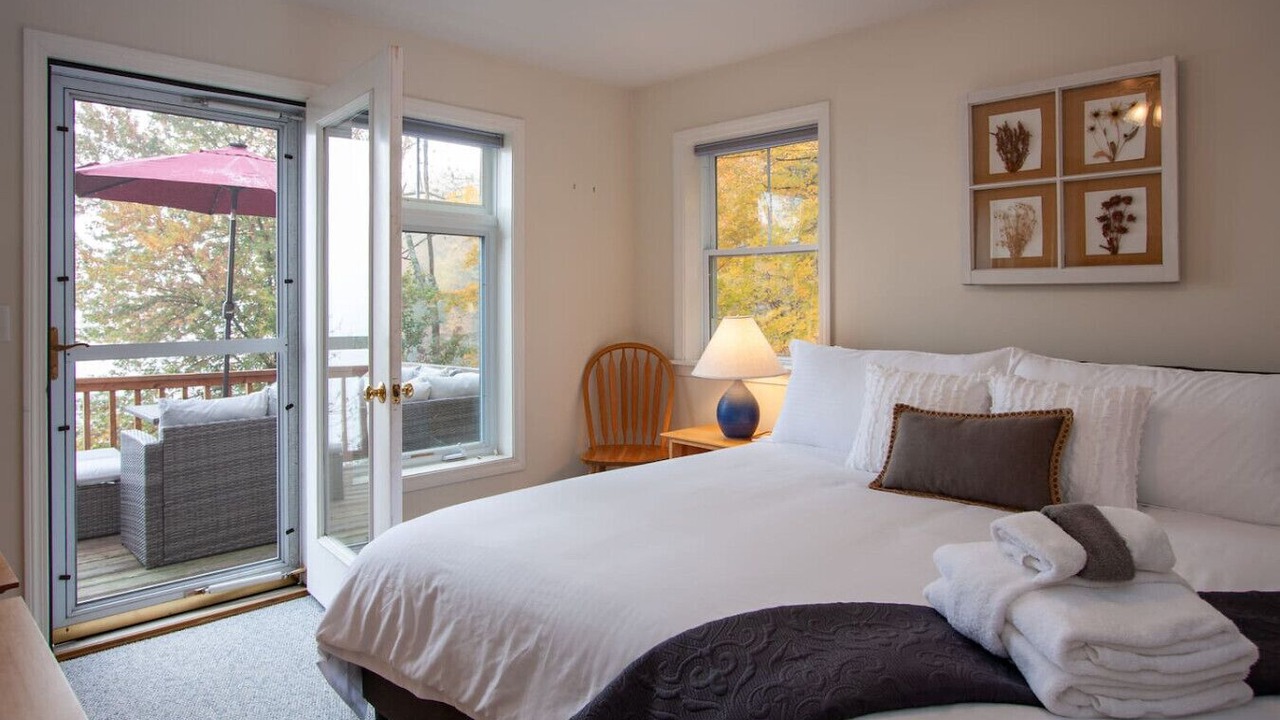 Photo of Bedroom in Newport Center