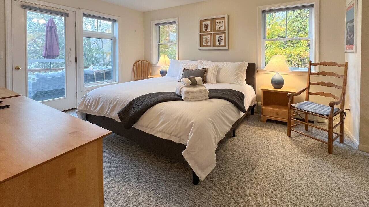 Photo of Bedroom in Newport Center