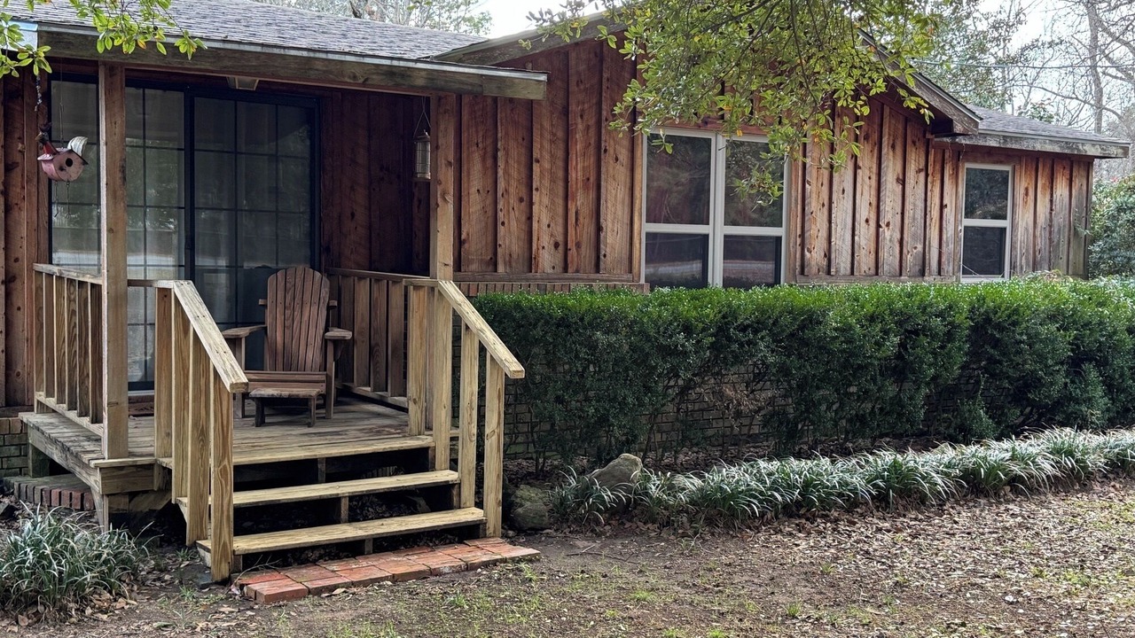 Photo of Patio Balcony in Flora