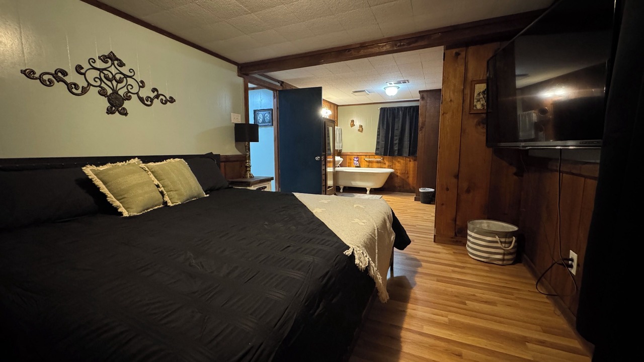Photo of Bedroom in Flora