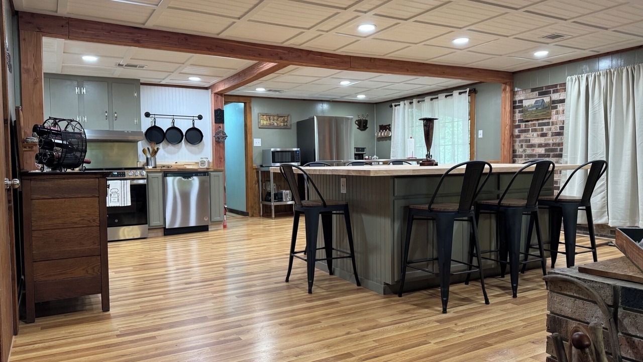 Photo of Kitchen in Flora
