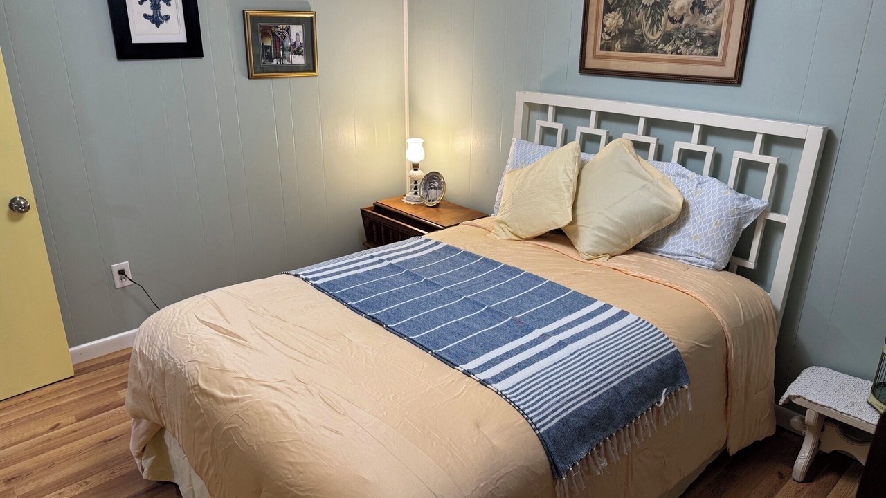 Photo of Bedroom in Flora