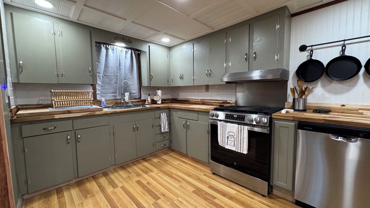 Photo of Kitchen in Flora