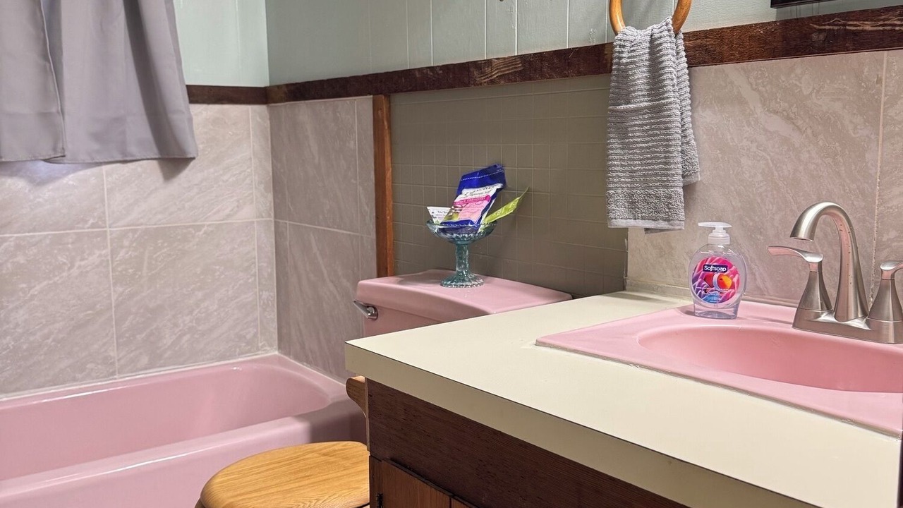 Photo of Bathroom in Flora