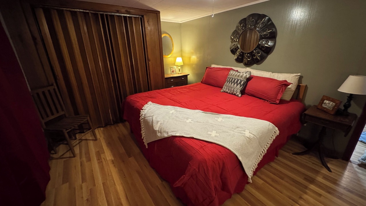 Photo of Bedroom in Flora