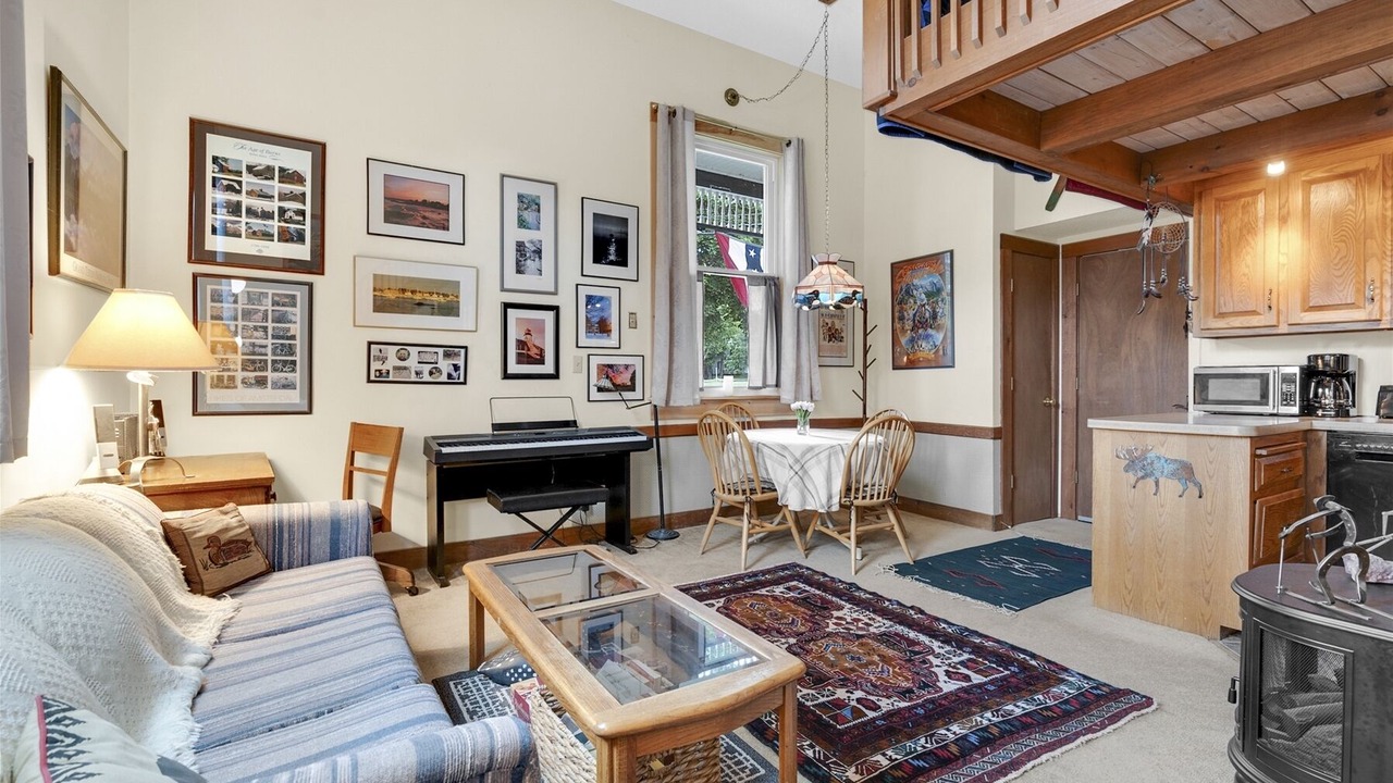 Photo of Livingroom in Bethel