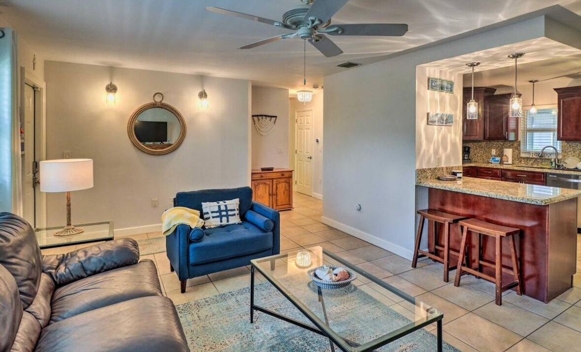 Photo of Livingroom in Breezeswept Beach Estates