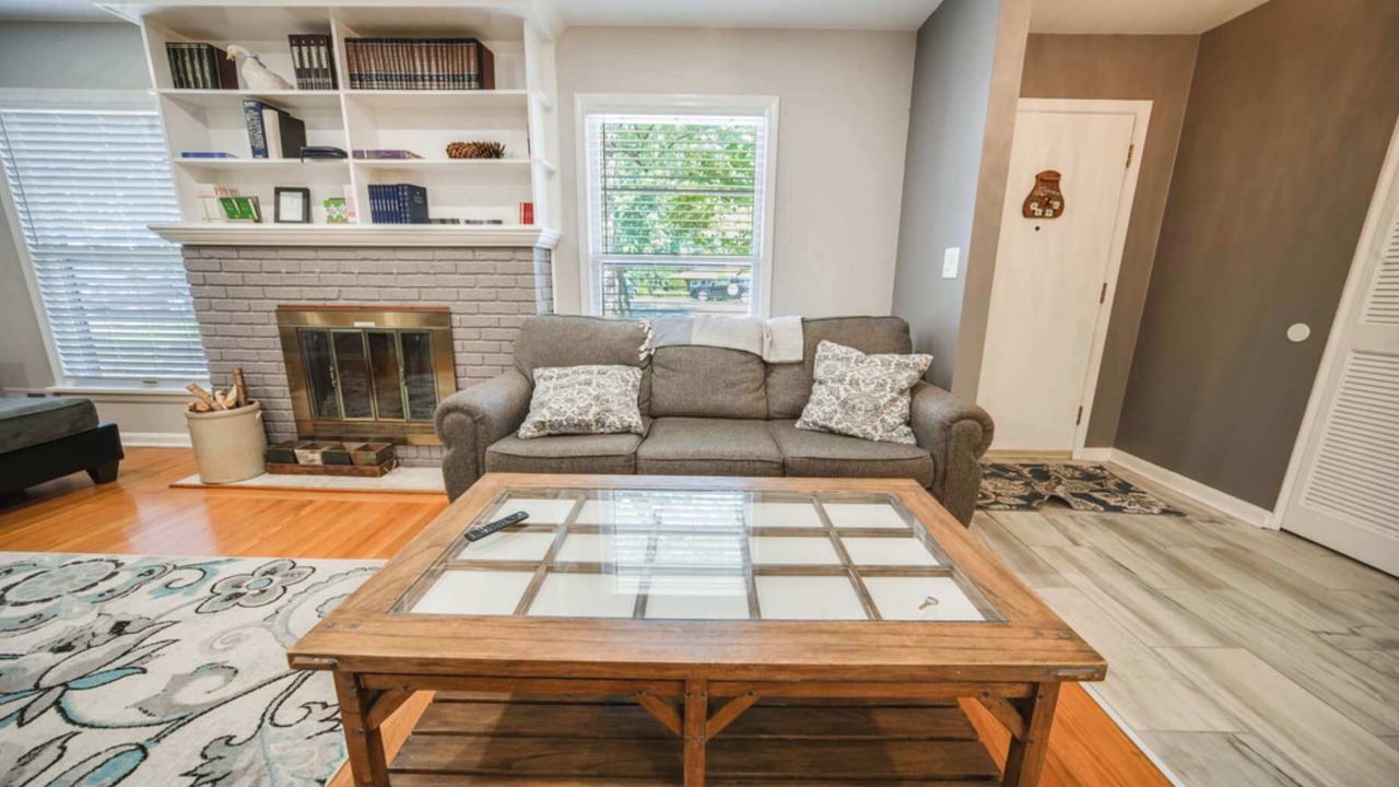 Photo of Livingroom in Bashford Manor